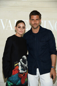 Olivia+Palermo+Valentino+Front+Row+Paris+Fashion+r35WkHbBwWlx.jpg