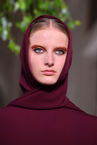 819244594_ValentinoRunwayParisFashionWeekHauteTpKpxinzDPCx.thumb.jpg.f44374bf57da936aa61b18cafe84222e.jpg