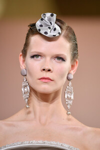 825706092_GiorgioArmaniPriveRunwayParisFashionYhpPpGYQnW_x.thumb.jpg.d888072cc300264e96651be02fab5693.jpg