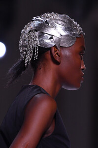 826878079_GivenchyRunwayParisFashionWeekHauteCoutureTvwWpPhF6m8x.thumb.jpg.d8645c9e3b83aa47aa8e736453939bfc.jpg
