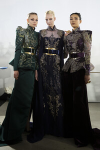 832872063_elie-saab-hc-bks-m-rf19-0659(1).thumb.jpg.1e7e60c11cf2ca9b6470ae72ca2e1783.jpg