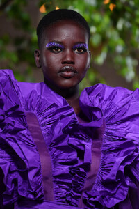 836972639_ValentinoRunwayParisFashionWeekHautec-o_XcOLwCgx.thumb.jpg.b97945c14a283181da395a620d0858e5.jpg