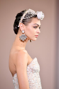 8469274_GiorgioArmaniPriveRunwayParisFashionsfhVHGWdHUux.thumb.jpg.2abd0bc578c901a1865b39c0d8281de1.jpg