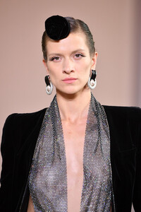 866560166_GiorgioArmaniPriveRunwayParisFashionLGuT4IaWDalx.thumb.jpg.1af753f6484803182c0ec293f6bea5e2.jpg