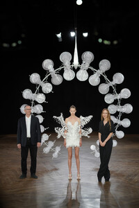 880473452_IrisVanHerpenRunwayParisFashionWeekl3lheQEtyRCx.thumb.jpg.bd6ed92c04593230dedf4be001f0ee92.jpg