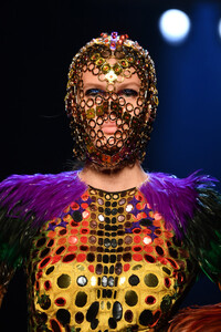 881937010_JeanPaulGaultierRunwayParisFashionWeekbf9VNMPgUvtx.thumb.jpg.ae591b475db3f1805e483262940e68b6.jpg