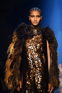9265977_JeanPaulGaultierRunwayParisFashionWeekmc8j37Qj2oBx.thumb.jpg.85c896a050fc17f041c00e3805ad335d.jpg