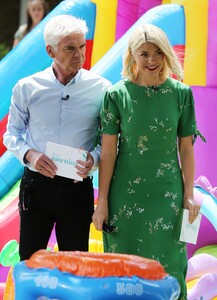       hol030719BZNimage115.jpg