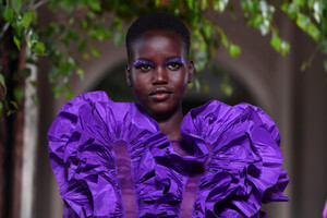 974151741_ValentinoRunwayParisFashionWeekHautewtE_U4SlSy0x.thumb.jpg.0dc1e6ef196594a51d6f5a383f90d6a7.jpg