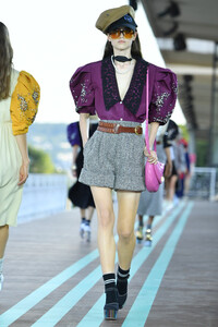 978755262_MiuMiuClub2020RunwayMXhVR3Q61Lbx.thumb.jpg.5841dbcc7deb80f53e991581ebc7968d.jpg