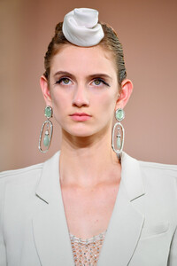 989035854_GiorgioArmaniPriveRunwayParisFashionHXb1moJTs4jx.thumb.jpg.bf4b09ba5f4b1521f169cc85e00bb735.jpg