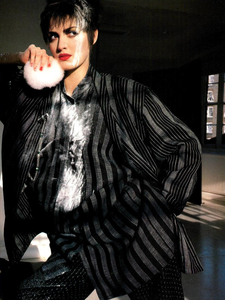 Bailey_Vogue_Italia_January_1985_04.thumb.png.fe0752bb6f779d80d356152b067cd82e.png