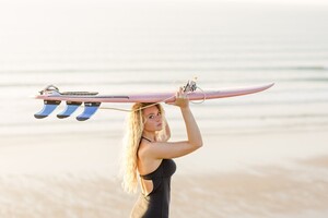 Cornwall-surf-lifestyle-photography-with-Lucie-Donlan-by-Marianne-Taylor._0002.jpg