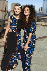 DVF-Prefall-19-Campaign-3.jpg