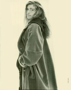 Davies_Ixia_Promotional_Vogue_Italia_July_August_1988_05.thumb.png.cf5d470778d219e8f504fb7d5f4db43a.png