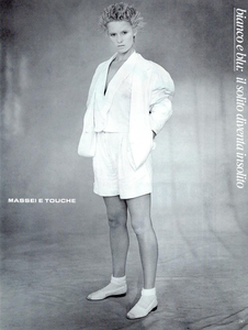 Demarchelier_Vogue_Italia_January_1985_14.thumb.png.4336e1519956802ced30cbf50e366971.png