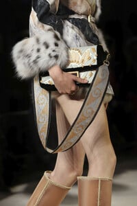 Fendi-PO-HC-clp-F19-0004.thumb.jpg.1f40391e35ba6632944bf10ec24e6d0a.jpg