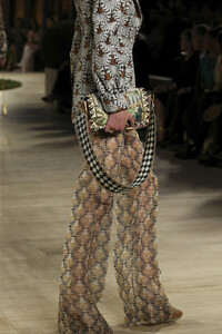 Fendi-PO-HC-clp-F19-0026.thumb.jpg.65fb29411ac9cc5f5d1961aa5bc0fc1b.jpg