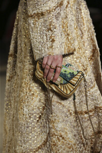 Fendi-PO-HC-clp-F19-0036.thumb.jpg.ce85121fe5571bfc95f27efcc382d94f.jpg