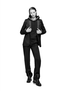 KARL-LAGERFELD-fw19-7.thumb.jpg.c44e4c569fcfc56f508719321d316528.jpg
