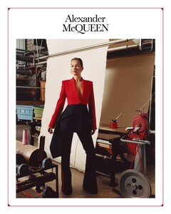 Kate-Moss-Alexander-McQueen-Fall-2019-Campaign01.jpg