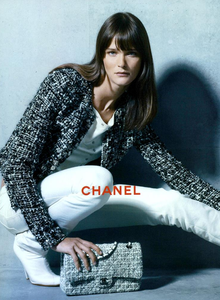 Lagerfeld_Chanel_Fall_Winter_03_04_03.thumb.png.31a6cb83c4fdf51417ef4e5252de2513.png