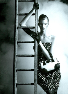 Lindbergh_Giorgio_Armani_Fall_Winter_03_04_03.thumb.png.5541158b50c7bfaee56b9f13cbaeab33.png