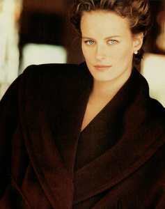 Lindbergh_Max_Mara_Fall_Winter_88_89_08.thumb.png.4e55caace2a74c2fc8161cac9d426e97.png