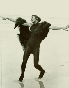 Lindbergh_Vogue_Italia_July_August_1988_12.thumb.png.e6645290cb3cee4153b9ddd24c1ecd86.png