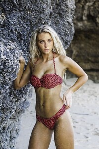 Lucie-Donlan-Sexy.jpg