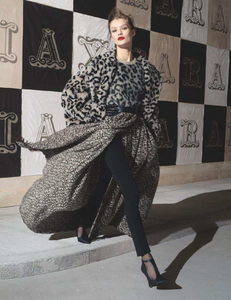 Meisel_Max_Mara_Fall_Winter_18_19_01.thumb.png.5424dd6d670b49015207540009c31a9b.png