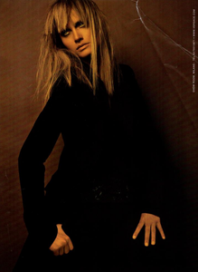 Meisel_Versace_Fall_Winter_03_04_02.thumb.png.365047d42e9910d74a7799064ca8ff84.png