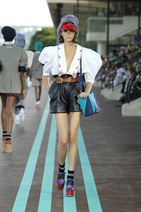 Miu-miu-resort-2020-fashion-show-The-Impression-005.thumb.jpg.eeec8471b70b33a852448cd02ff85e31.jpg