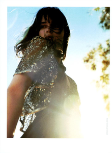 Nicole_Farhi_Fall_Winter_03_04_01.thumb.png.c877f947e0fa2f90b6c2ad4c7de03352.png