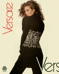 Penn_Versace_Fall_Winter_88_89_02.thumb.png.143a3032c5bb9a8822efeba5805555d8.png