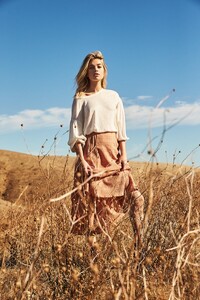 Rowie-The-Label-Pre-Spring-2019-Campaign03.jpg