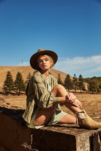 Rowie-The-Label-Pre-Spring-2019-Campaign05.jpg