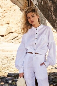 Rowie-The-Label-Pre-Spring-2019-Campaign09.jpg