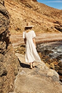 Rowie-The-Label-Pre-Spring-2019-Campaign11.jpg