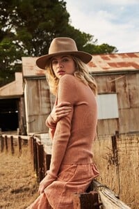 Rowie-The-Label-Pre-Spring-2019-Campaign34-768x1151.jpg