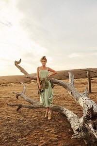 Rowie-The-Label-Pre-Spring-2019-Campaign37-768x1152.jpg