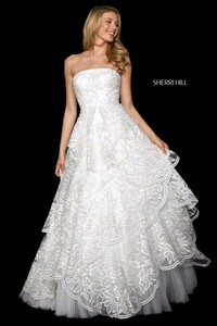 Sherri-Hill-53209-ivory-44854.jpg-600.thumb.jpg.2c17a72b9d5b9cb182af91423ce755aa.jpg