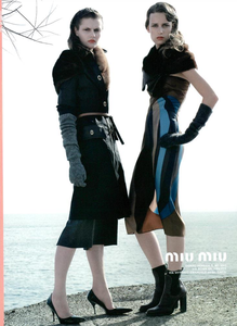 Testino_Miu_Miu_Fall_Winter_03_04_04.thumb.png.aa89c9e6c2af7481efa9698181eecb88.png