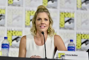 Tricia-Helfer---Creepshow-Panel-at-Comic-Con-San-Diego-2019-04.thumb.jpg.863ec2e8009b09ca74ee6cf51756eade.jpg