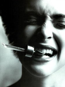 Vallhonrat_Vogue_Italia_January_1985_04.thumb.png.4e8e6af68659da7f68c513f16aa2aafb.png