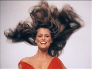 Visionaire_Presents_Richard_Avedon_Moving_Image_Lauren_Hutton_in_Jun_Rope_1.thumb.jpg.280d5f23dbaf16f49fdd29689c491c48.jpg