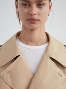 Woman_1_TrenchCoat_Khaki_Detail1_35494807-396c-43fc-92b6-4448fc2aa2fc.jpg