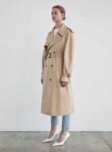 Woman_1_TrenchCoat_Khaki_Full.jpg
