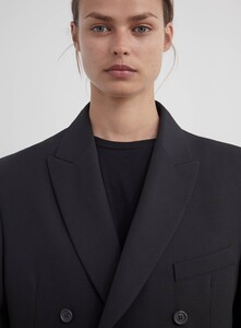 Woman_2_Blazer_Black_Detail1.jpg