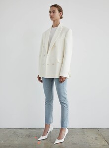 Woman_2_Blazer_Cream_Full.jpg